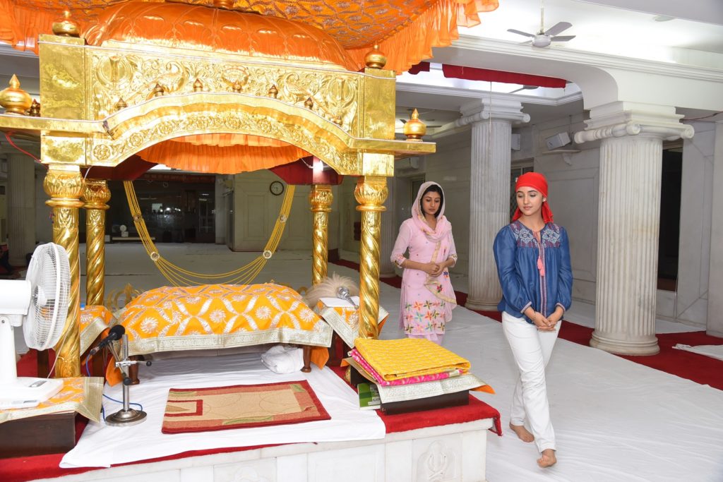 Patiala Babes’ Paridhi Sharma and Ashnoor Kaur seek blessings at a Gurudwara - 3