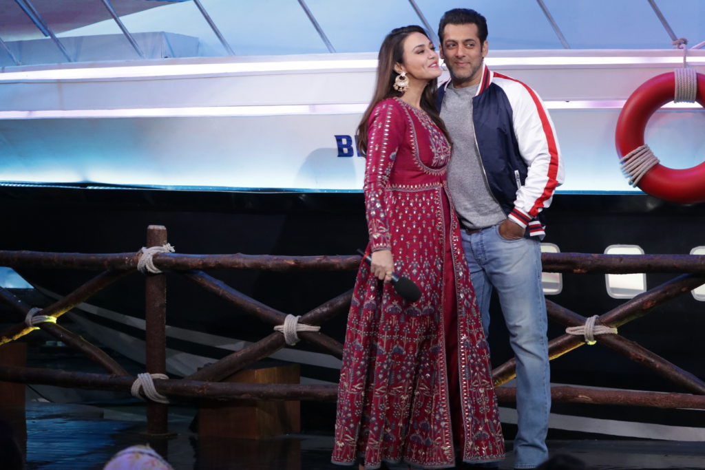 Preity Zinta meets Salman Khan in Bigg Boss 12 - 5