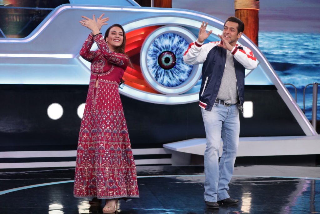 Preity Zinta meets Salman Khan in Bigg Boss 12 - 8