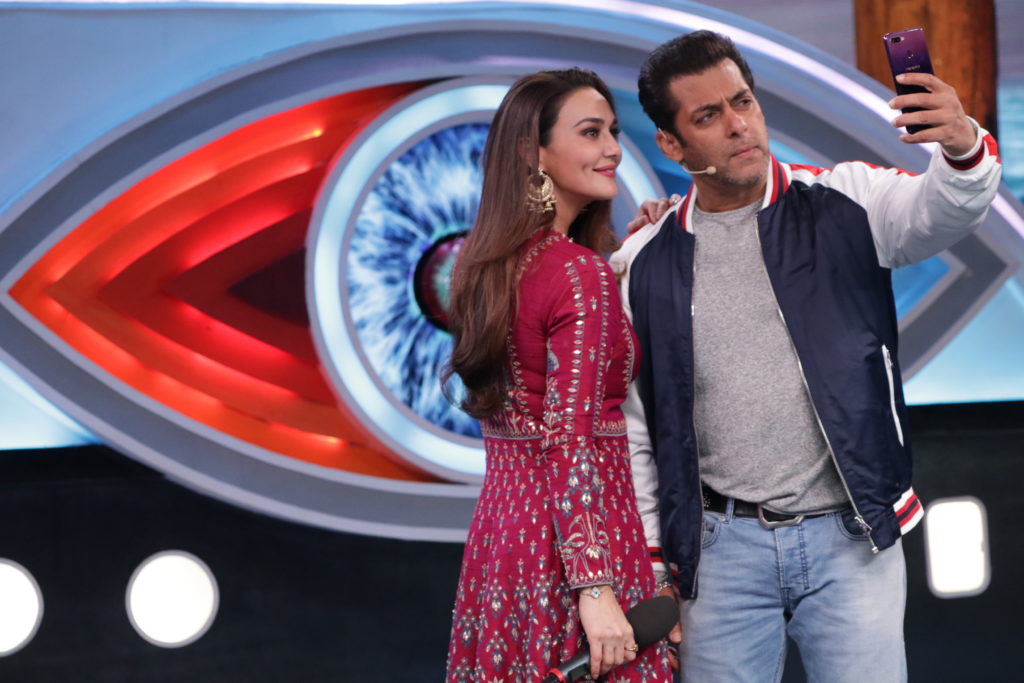 Preity Zinta meets Salman Khan in Bigg Boss 12 - 11