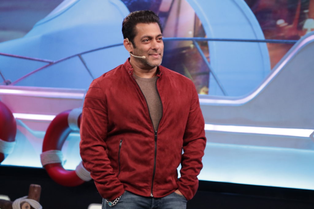 Preity Zinta meets Salman Khan in Bigg Boss 12 - 16