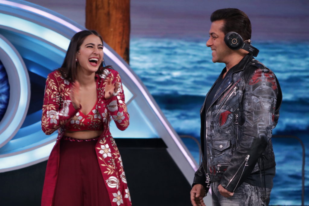 Sara Ali Khan and Sushant Singh Rajput meet Salman Khan in Bigg Boss 12 – Weekend Ka Vaar - 10