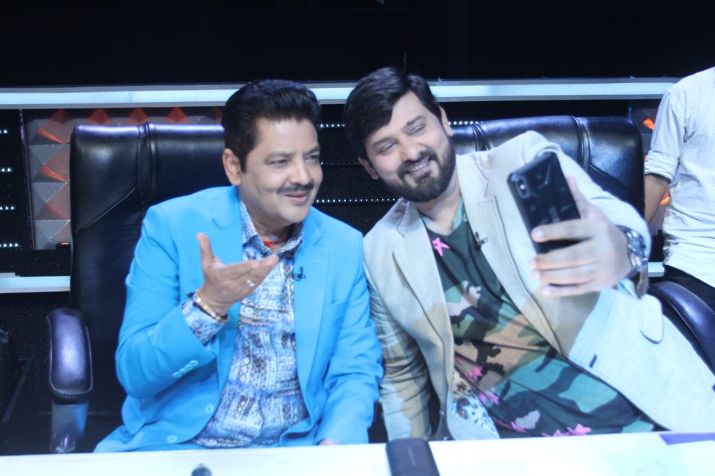 Raveena Tondon and Udit Narayan on Zee TV’s Sa Re Ga Ma Pa - 4