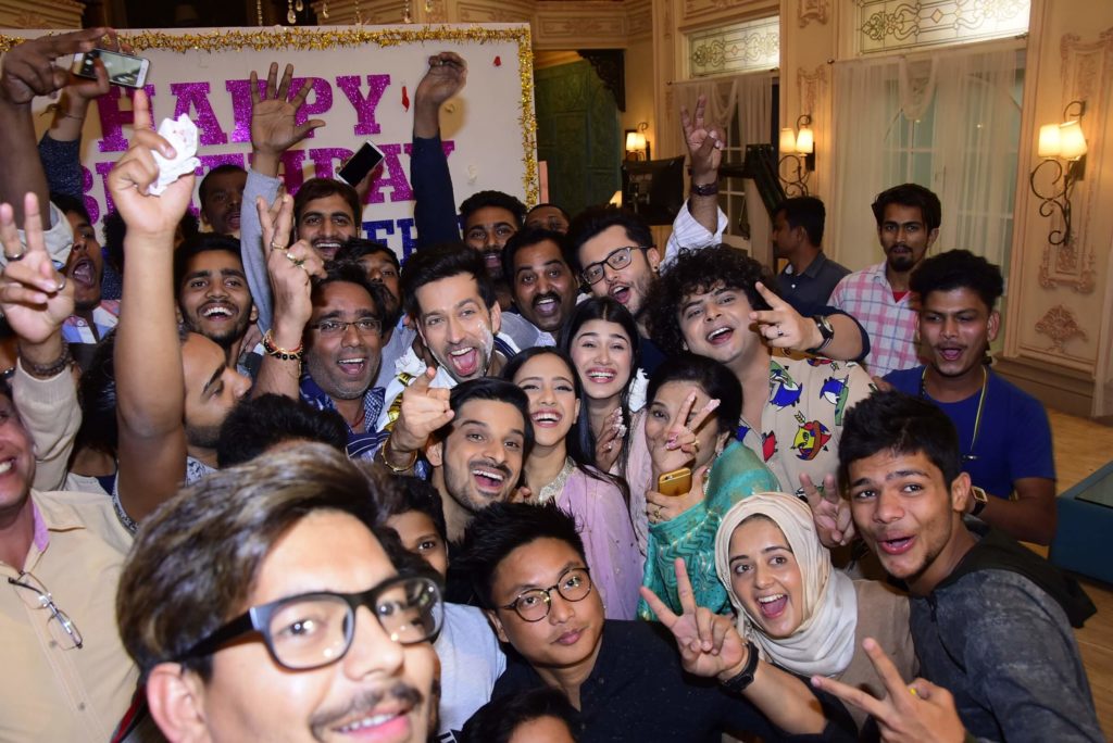 StarPlus: Fans surprise actor Nakuul Mehta for his birthday - 6