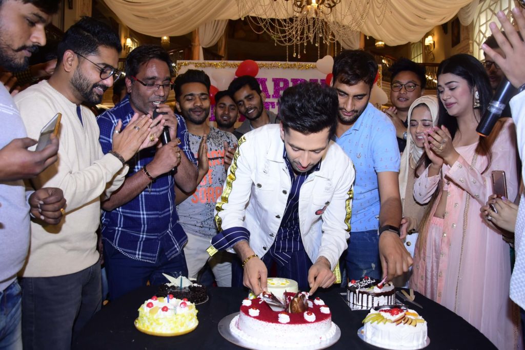 StarPlus: Fans surprise actor Nakuul Mehta for his birthday - 5