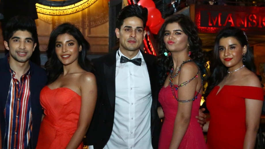 ALTBalaji’s Puncch Beat's glamourous prom night 7