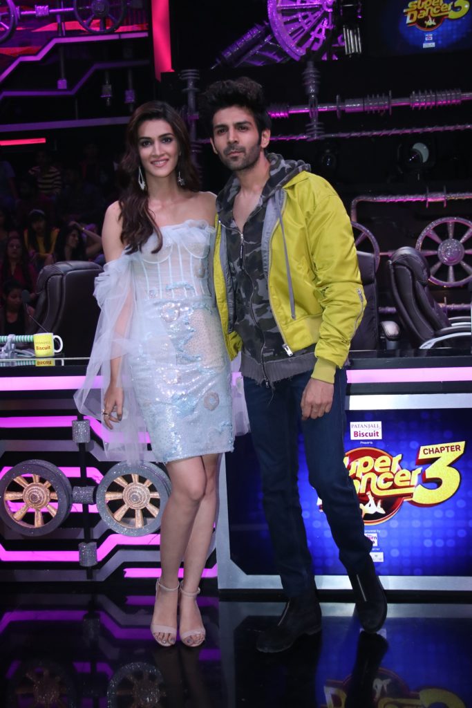 Luka Chuppi stars Kartik Aaryan and Kriti Sanon on Super Dancer Chapter 3 - 5