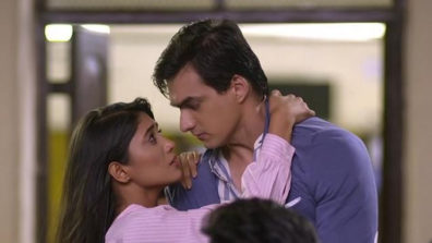 Naira-Kartik’s romantic eye lock moment in Star Plus’ Yeh Rishta Kya Kehlata Hai