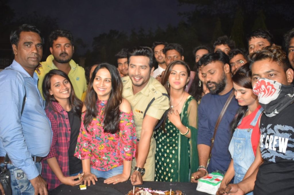 Sehban Azim’s birthday celebrations on the sets of Tujhse Hai Raabta - 5