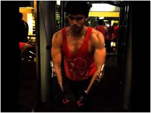 All the Ab-Tastic Moments of Parth Samthaan That Made Us Hot! 4