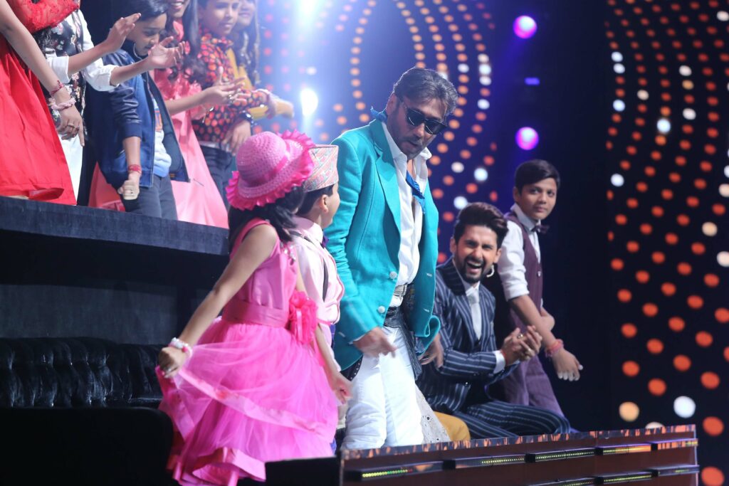 Jackie Shroff and Mouni Roy on Sa Re Ga Ma Pa L’il Champs - 9