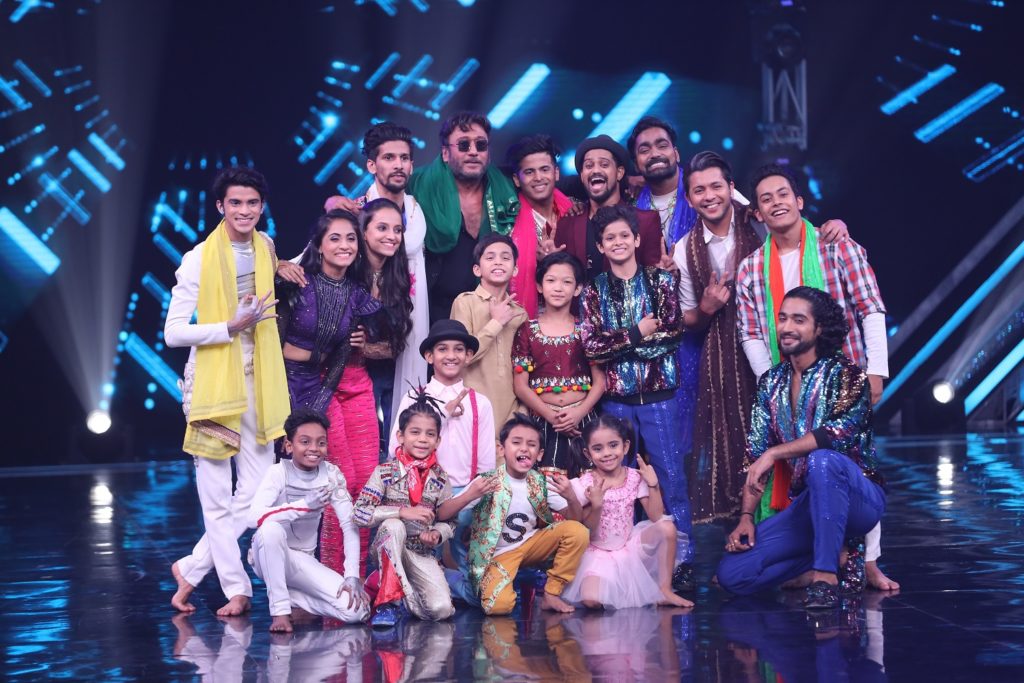 Jackie Shroff graces the set of Super Dancer Chapter 3 - 6