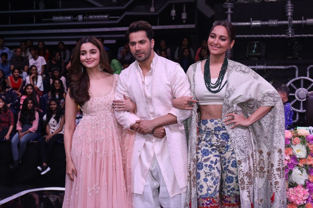 Kalank star cast graces Super Dancer Chapter 3 - 1