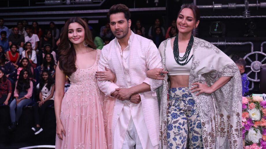 Kalank star cast graces Super Dancer Chapter 3 1