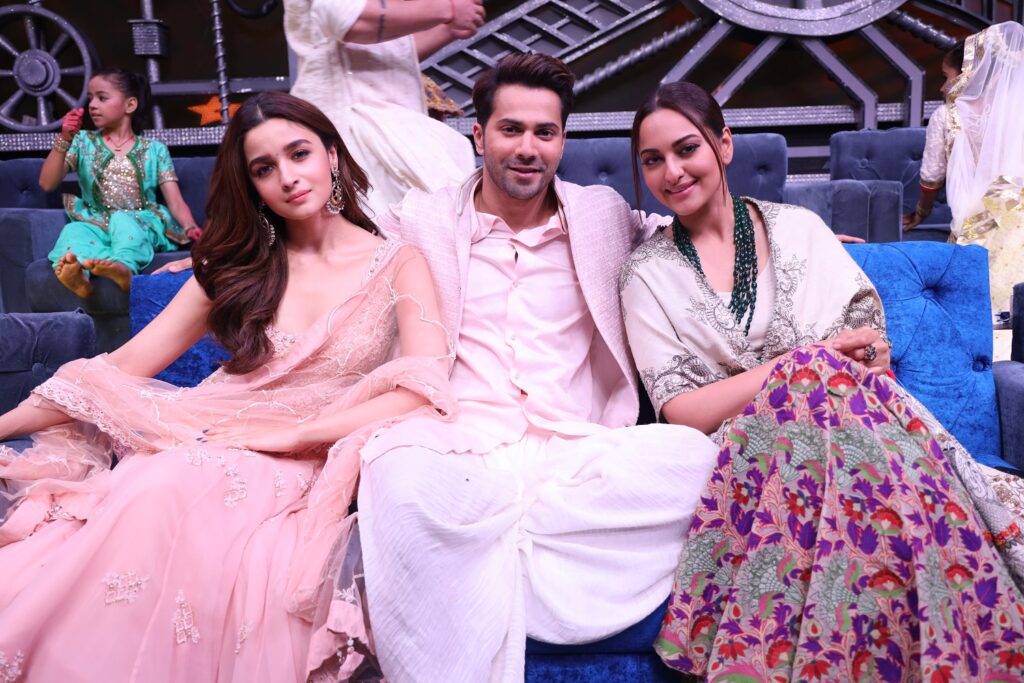 Kalank star cast graces Super Dancer Chapter 3 - 2