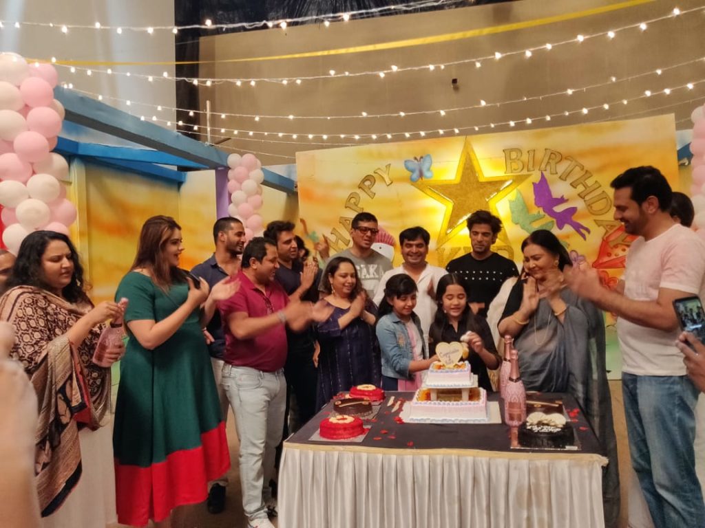 Kulfi Kumar Bajewala team celebrates one year completion 5