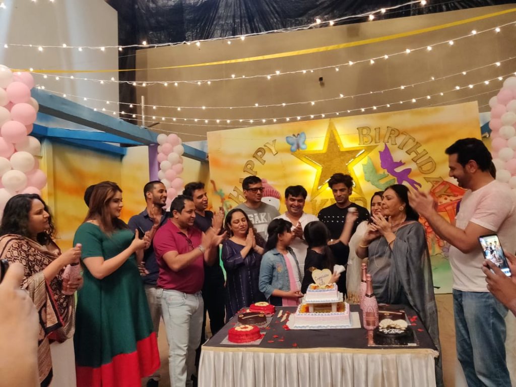 Kulfi Kumar Bajewala team celebrates one year completion 6