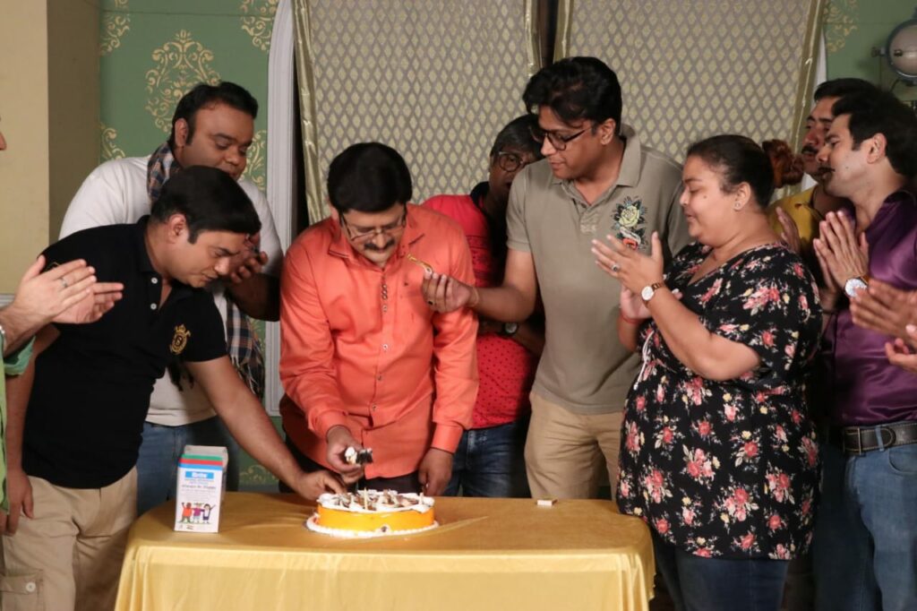 Rohitashv Gour’s birthday celebration on Bhabhiji Ghar Par Hai set - 1