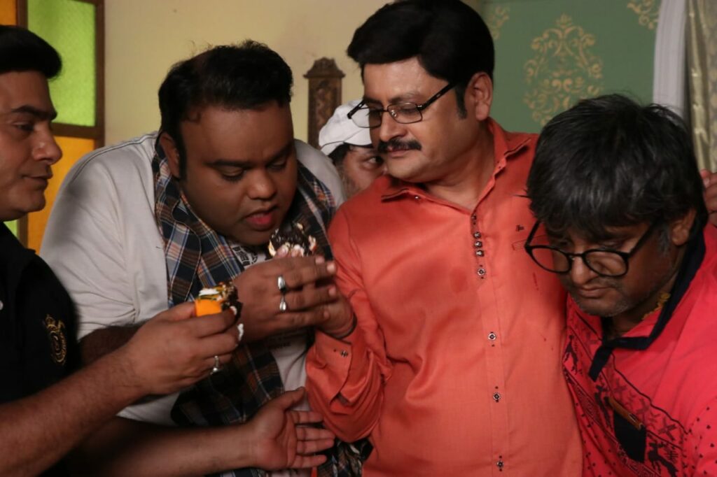 Rohitashv Gour’s birthday celebration on Bhabhiji Ghar Par Hai set - 4