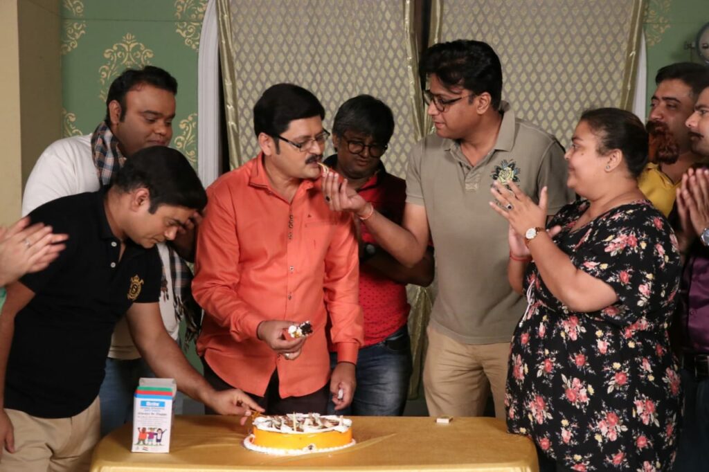 Rohitashv Gour’s birthday celebration on Bhabhiji Ghar Par Hai set - 5