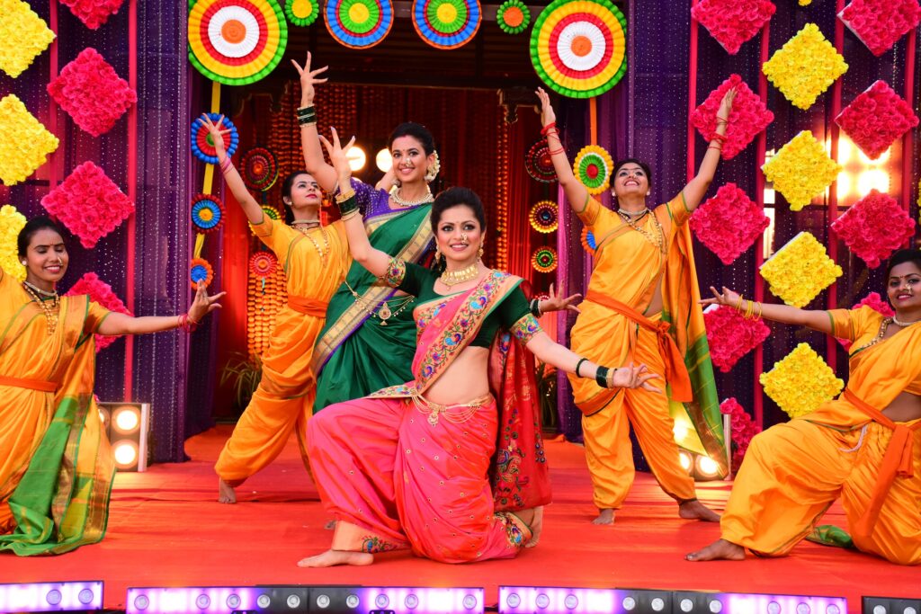 Drashti Dhami’s sizzling dance performance in Gathbandhan - 3