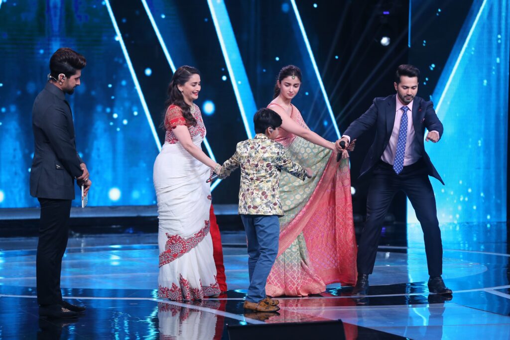 Kalank cast on Sa Re Ga Ma Pa Li’l Champs - 5