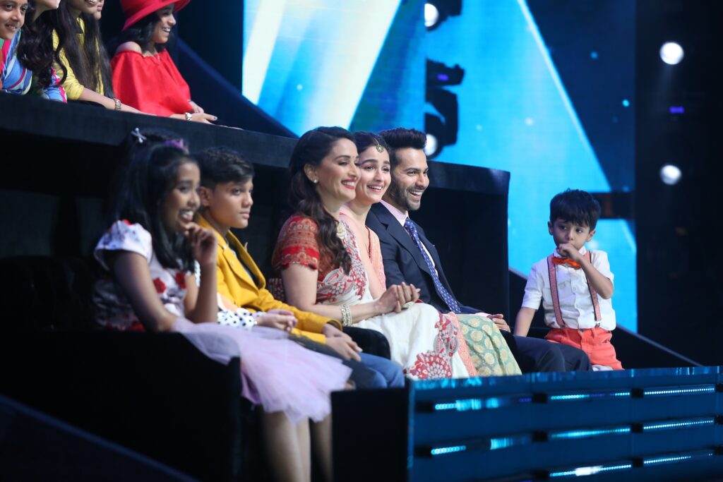 Kalank cast on Sa Re Ga Ma Pa Li’l Champs - 6