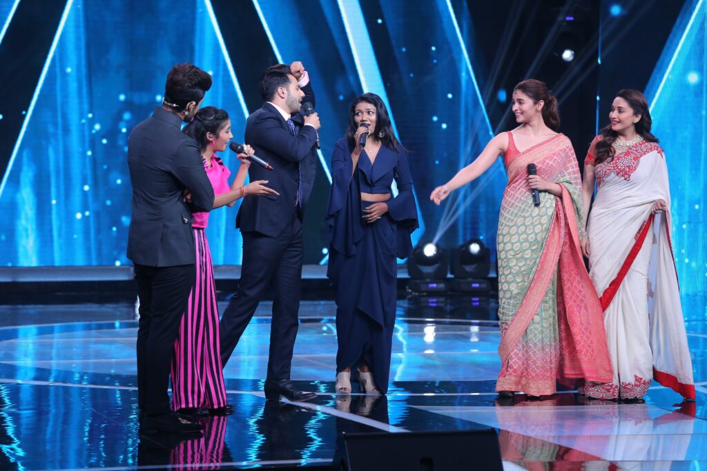 Kalank cast on Sa Re Ga Ma Pa Li’l Champs - 8