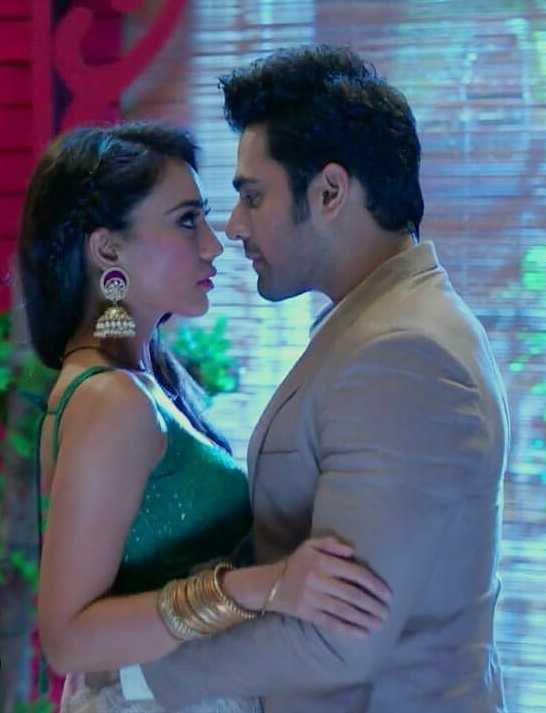 Best of Naagin 3 Couple Mahir-Bela Romantic Moments Caught on Camera - 6