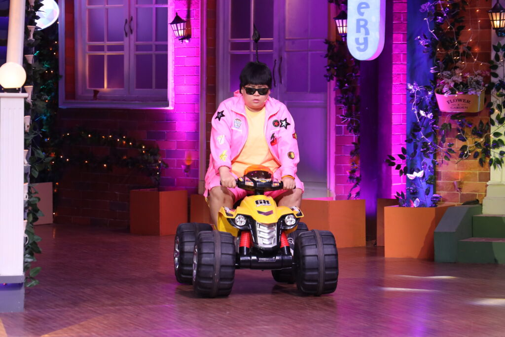 Tiger Shroff, Ananya Pandey and Tara Sutaria on The Kapil Sharma Show - 3