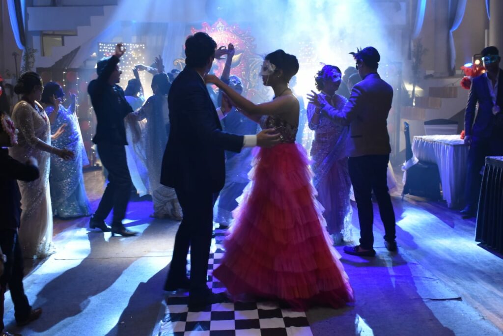 Yeh Rishta Kya Kehlata Hai: Kartik and Naira's romantic dance in Masquerade party 3