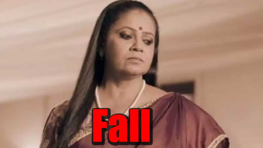 Yeh Rishtey Hain Pyaar Ke: Meenakshi fakes a fall to gain sympathy