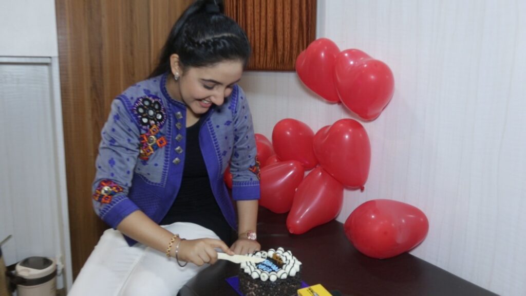 Ashnoor Kaur celebrates birthday with IWMBuzz.com - 5