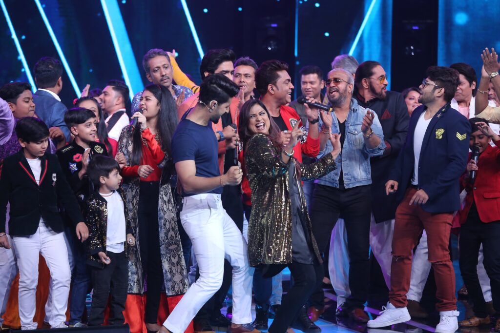 De De Pyaar De cast on Sa Re Ga Ma Pa Li’l Champs - 2