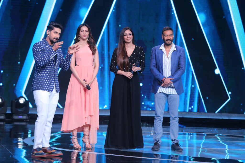 De De Pyaar De cast on Sa Re Ga Ma Pa Li’l Champs - 3