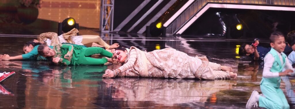 Rekha on Super Dancer Chapter 3 - 1