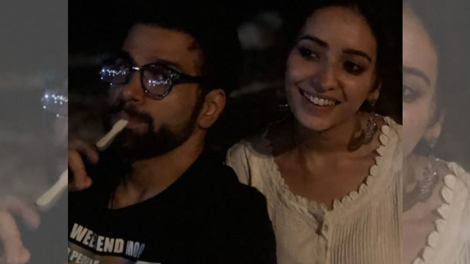 Rithvik Dhanjani, Asha Negi and friends hangout at Mohammed Ali road