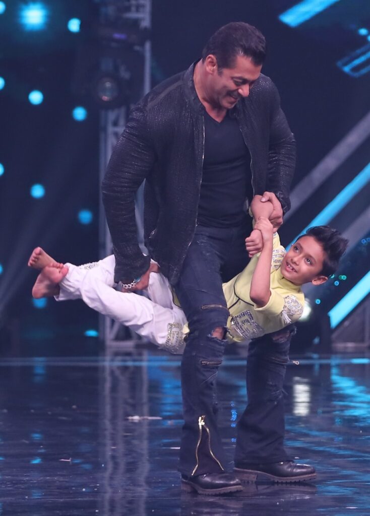 Salman and Katrina on Super Dancer Chapter 3 - 9