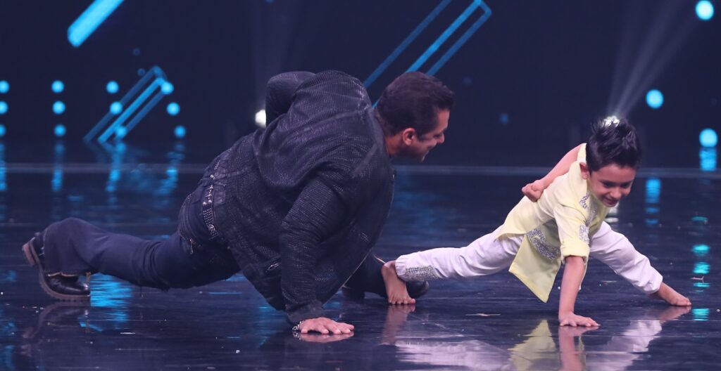 Salman and Katrina on Super Dancer Chapter 3 - 7