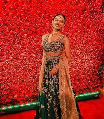 Take an Inspiration from Erica Fernandes’ lehenga choli looks with maang tika to enhance your look on the big day - 6