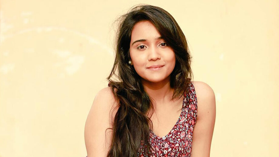 Ashi Singh enjoys Mumbai’s Baarish