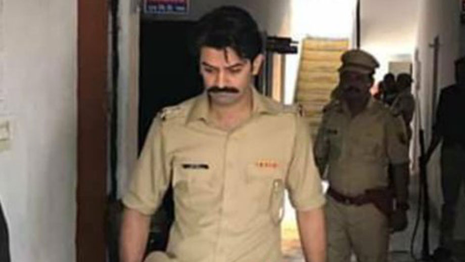 Barun Sobti rocks the cop look in web series Halahal 2