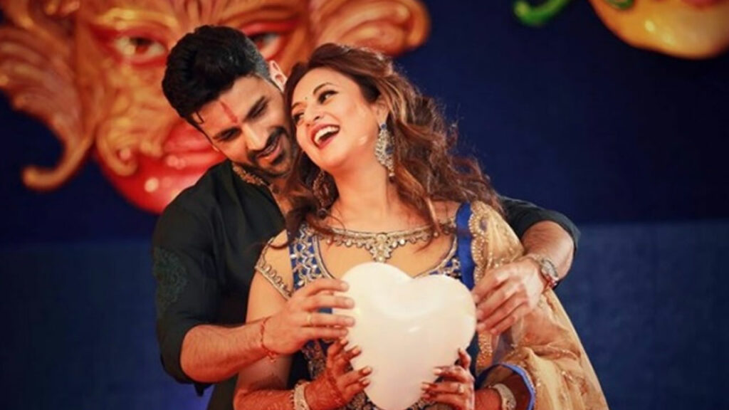 Divyanka Tripathi And Vivek Dahiya’s CUTE FLIRT Moment That Caught On Camera - 7