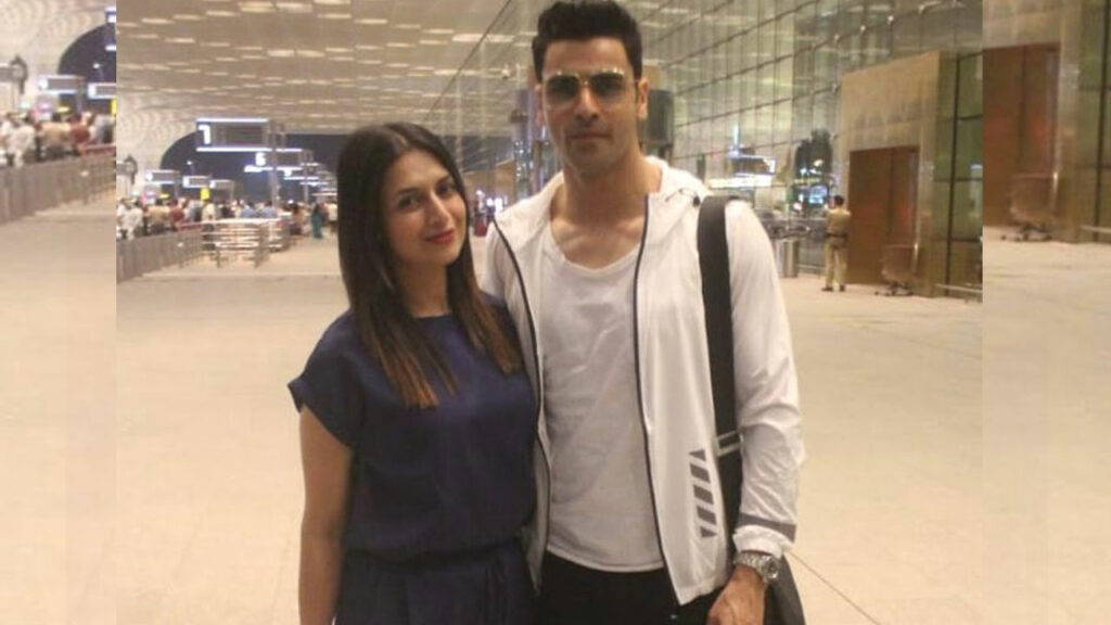 Divyanka Tripathi and Vivek Dahiya spotted at the airport