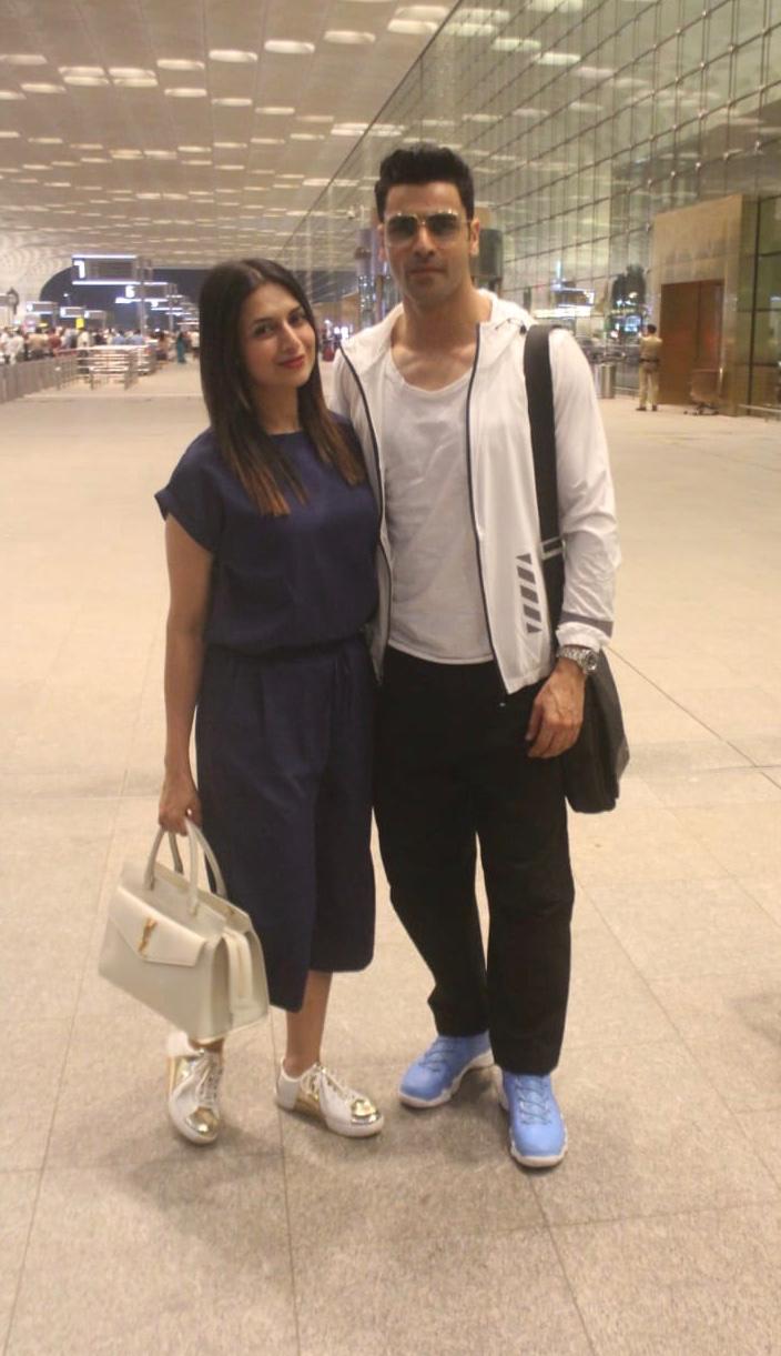 Divyanka Tripathi and Vivek Dahiya spotted at the airport 1