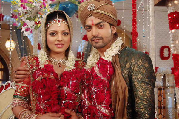 Geet is back on TV: Check out some romantic moments of Geet and Maan - 7