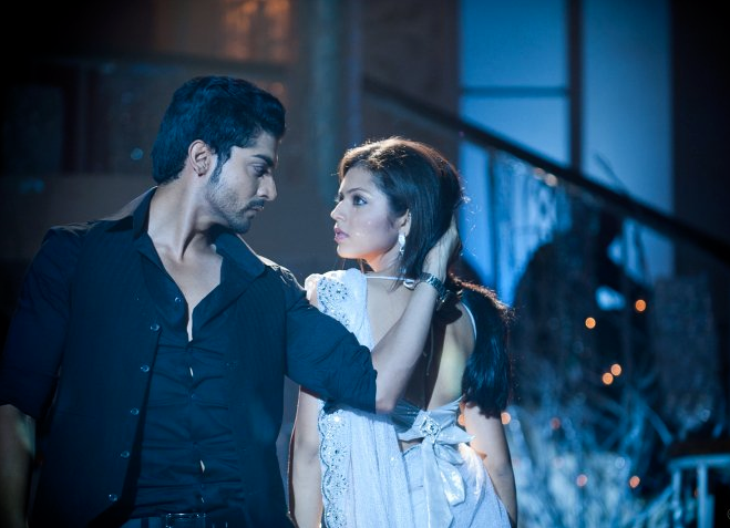 Geet is back on TV: Check out some romantic moments of Geet and Maan - 6