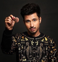 Handsome hunk Amol Parashar here to instantly brighten your day 2