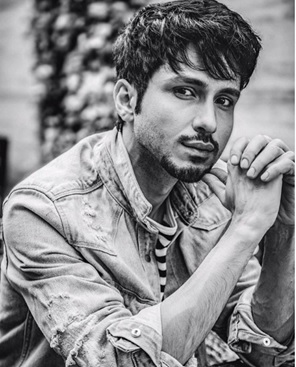 Handsome hunk Amol Parashar here to instantly brighten your day 4