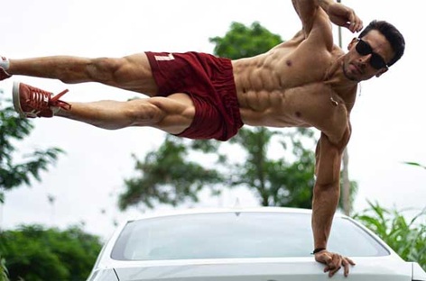 Attention Ladies! These hot pictures of Tiger Shroff will make your day - 10